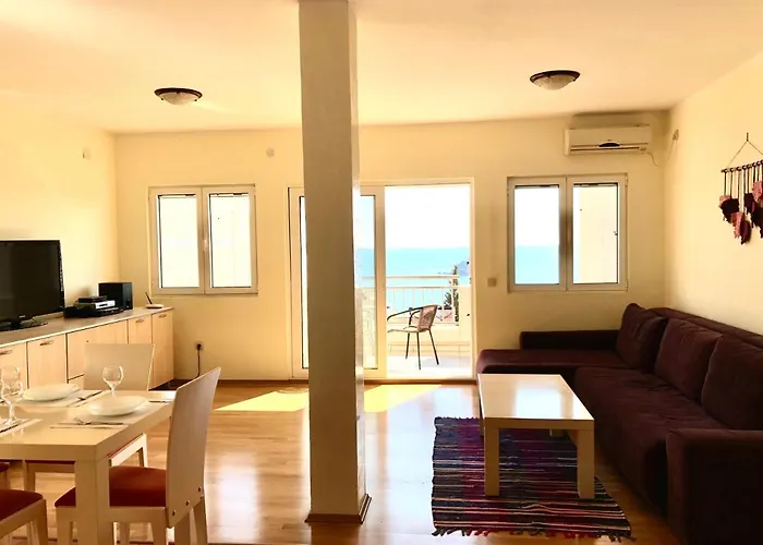Petrovac Holiday Apartments 1